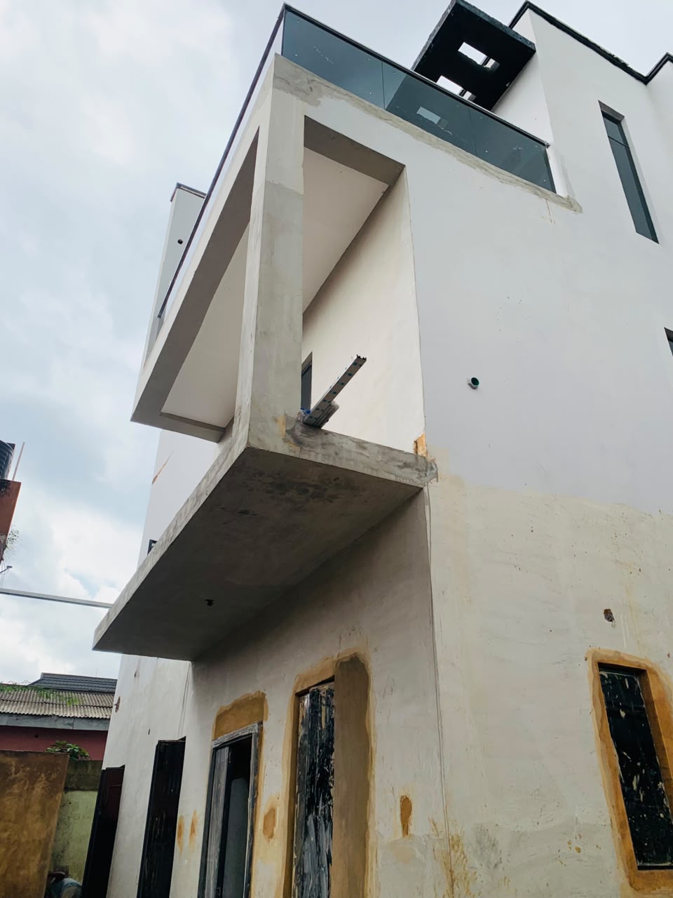 6 BEDROOM FULLY DETACHED DUPLEX